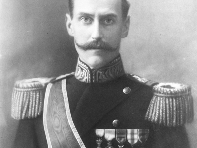 Kong Haakon 7. i uniform. Foto